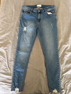 Cisco Women's Medium Blue Distressed Skinny Jeans